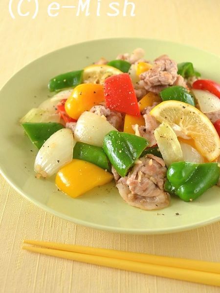 豚肉とカラフルピーマンのレモンペッパー炒め